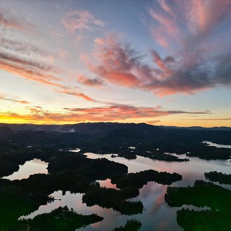 Levit Glamping - Hotel Guatape Penol (Adults Only) ภายนอก รูปภาพ